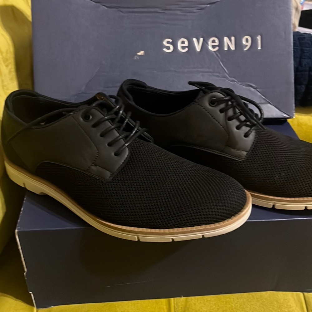Men’s Seven91 black Oxford shoe size 8.